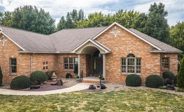 5308 Whispering Woods DR, Godfrey, IL 62035