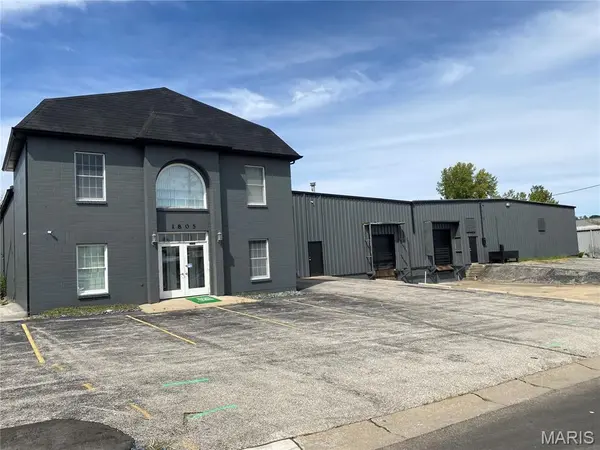 1805 scherer Pkwy, St Charles, MO 63303