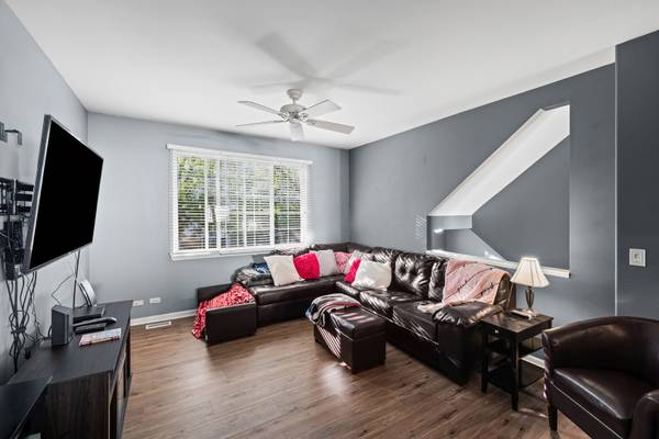 1317 New Haven DR, Cary, IL 60013