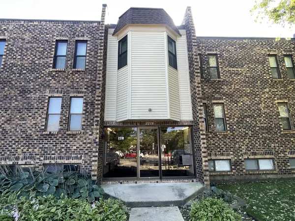 2218 Country Club DR #22, Woodridge, IL 60517