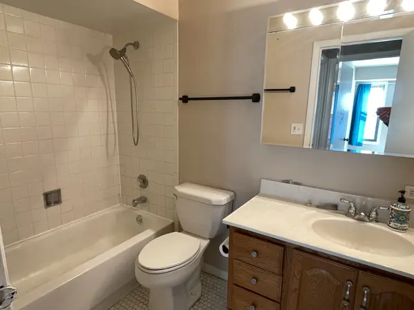 2218 Country Club DR #22, Woodridge, IL 60517
