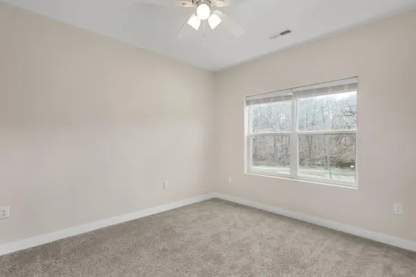 1176 Devils Glen RD #301, Bettendorf, IA 52722