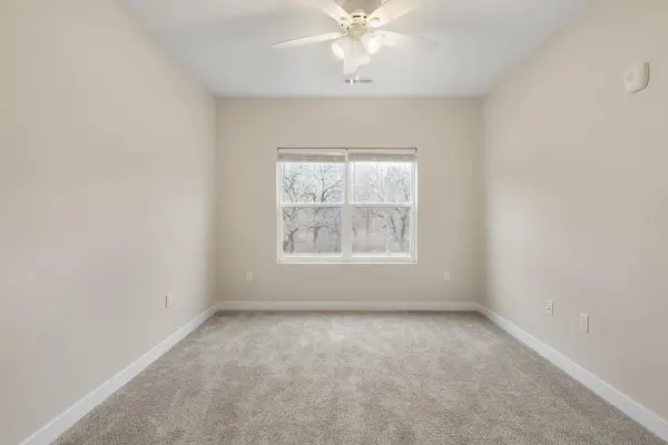 1176 Devils Glen RD #301, Bettendorf, IA 52722