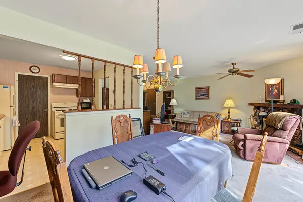 215 Brookston DR #B2, Schaumburg, IL 60193