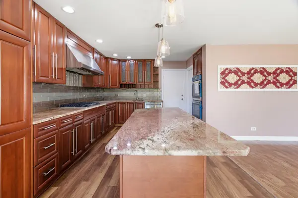 192 W Fox Hill DR, Buffalo Grove, IL 60089