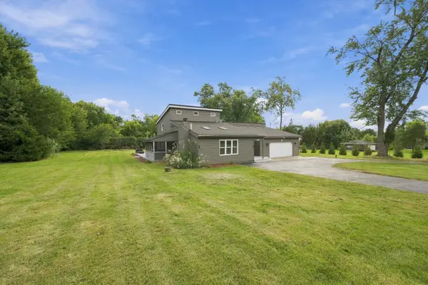 911 Kohley RD, Lisle, IL 60532