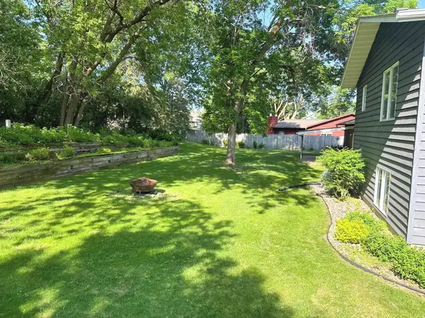 1928 Linda LN, Saint Cloud, MN 56301