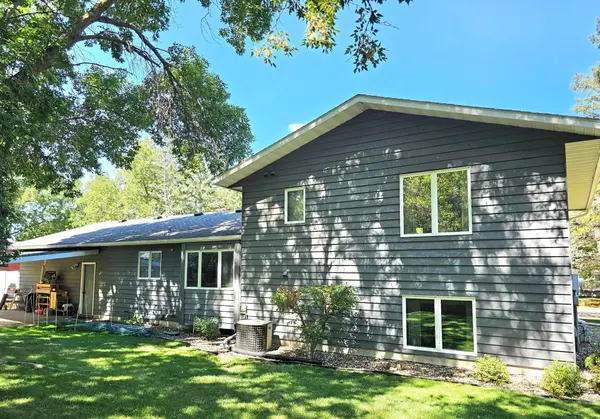 1928 Linda LN, Saint Cloud, MN 56301