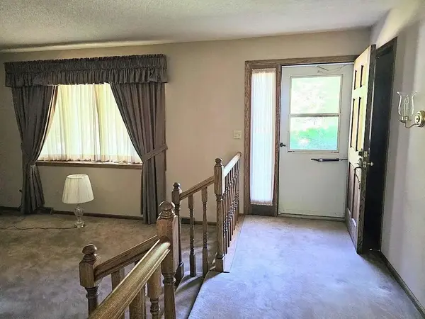 1928 Linda LN, Saint Cloud, MN 56301