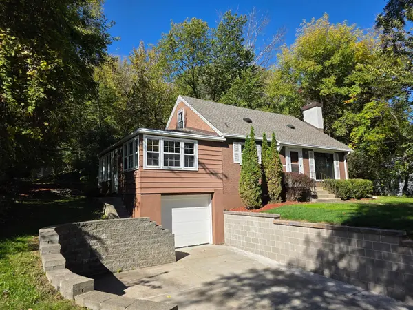 909 Old Lexington AVE, Saint Paul, MN 55116