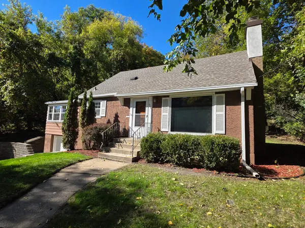909 Old Lexington AVE, Saint Paul, MN 55116