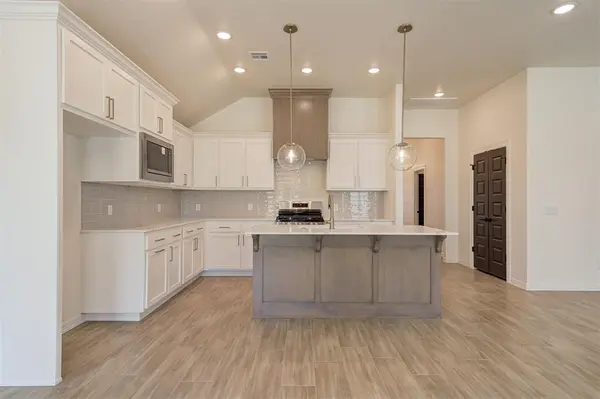 4132 Overlook PASS, Edmond, OK 73025