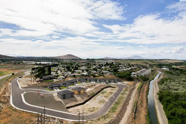 830 Rio Vista Loop #Lot39, Richland, WA 99352
