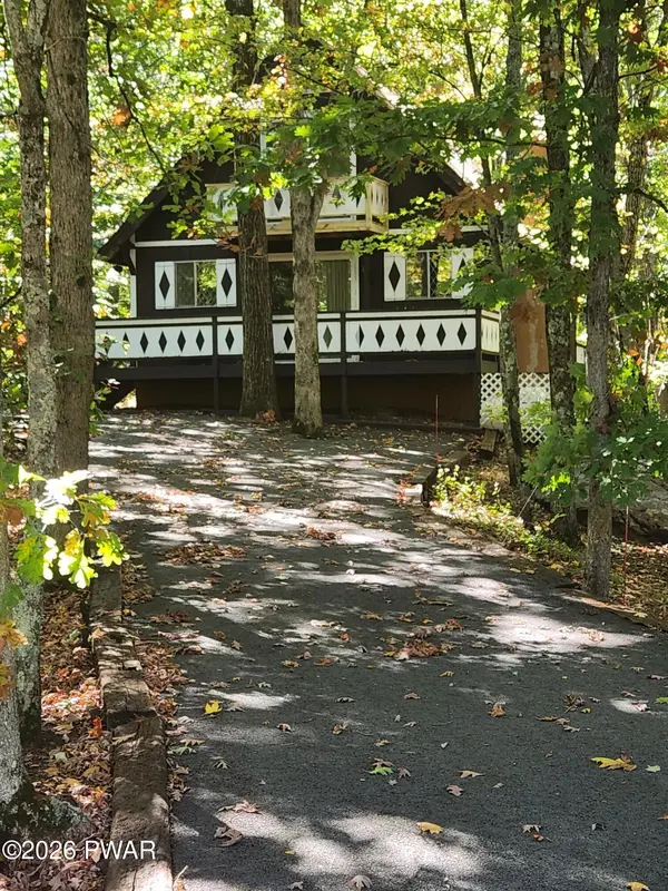 216 Mountain View DR, Lords Valley, PA 18428