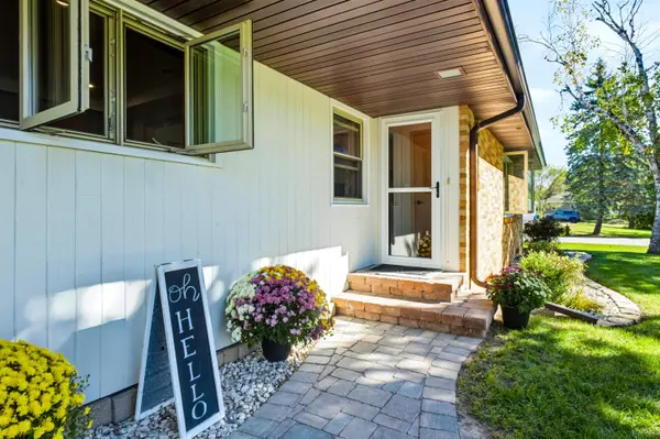 8114 GEENAN ST, Kaukauna, WI 54130