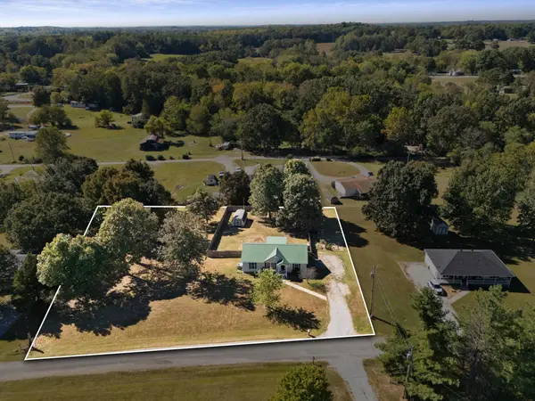 11165 Challenge Dr, Bon Aqua, TN 37025