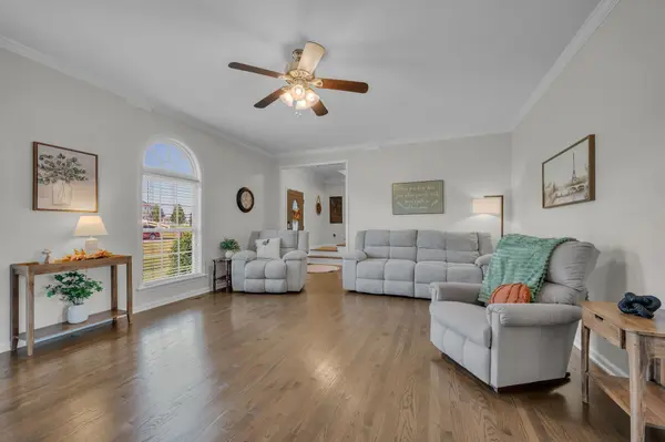 170 Lena Loop, Burns, TN 37029