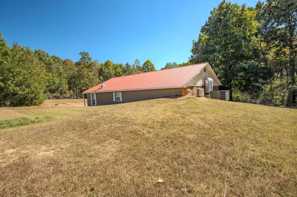 1286 David Patterson Rd, Lutts, TN 38471