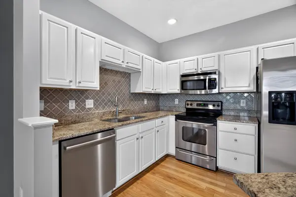 7277 Charlotte Pike #214, Nashville, TN 37209