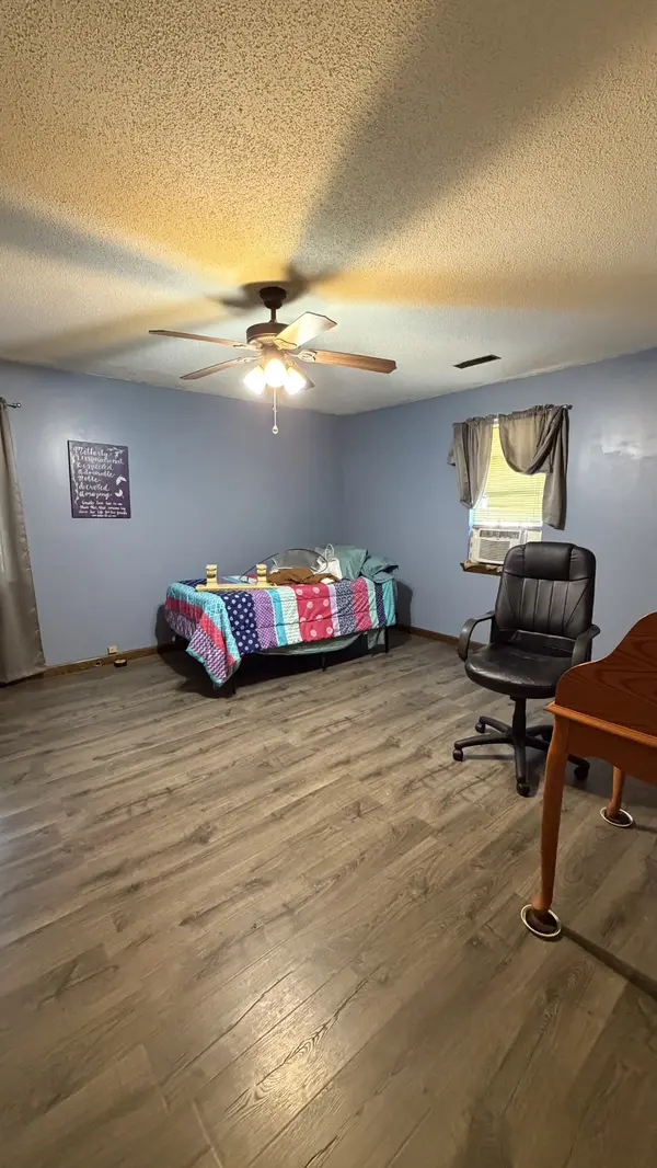933 Weakley Creek Rd, Lawrenceburg, TN 38464
