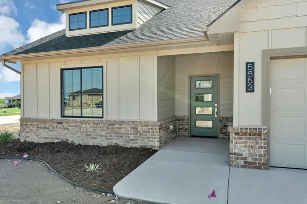 5853 E Central Park Ct, Bel Aire, KS 67220