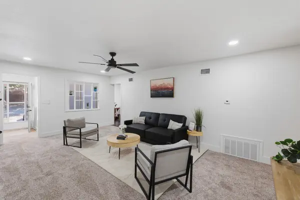 3129 E Glen Oaks Dr, Wichita, KS 67216