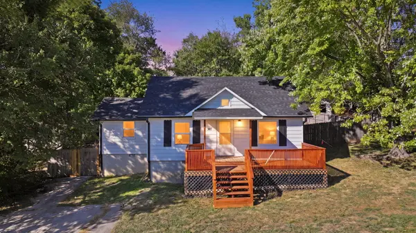 307 E Robertson ST, Ozark, MO 65721