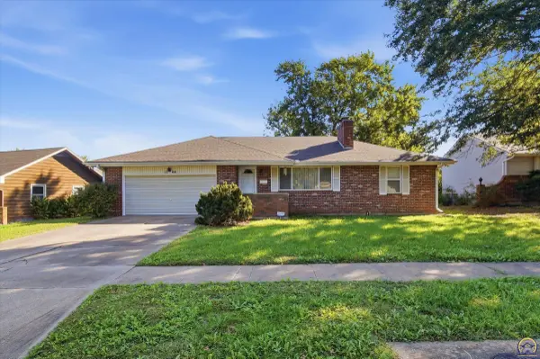 1706 SW Arrowhead RD, Topeka, KS 66604