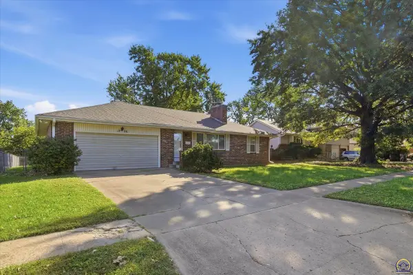 1706 SW Arrowhead RD, Topeka, KS 66604
