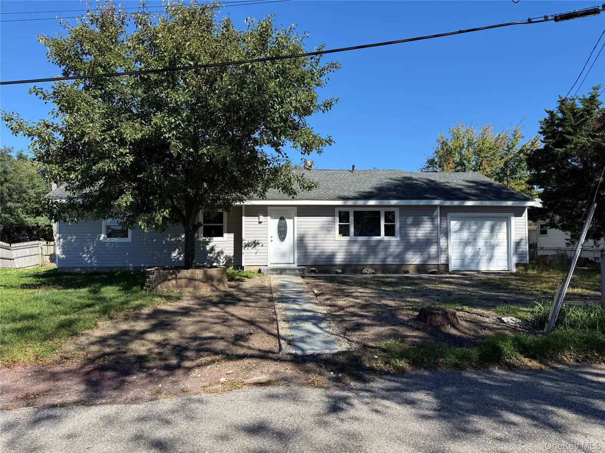21 Astoria RD, Mastic Beach, NY 11951