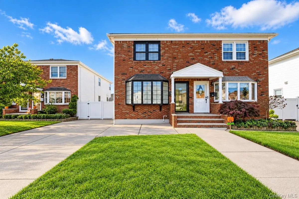 10 Hitchcock AVE, Staten Island, NY 10306