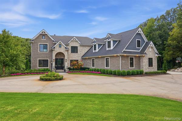 9046 Northpointe Ridge, Brighton Township, MI 48114