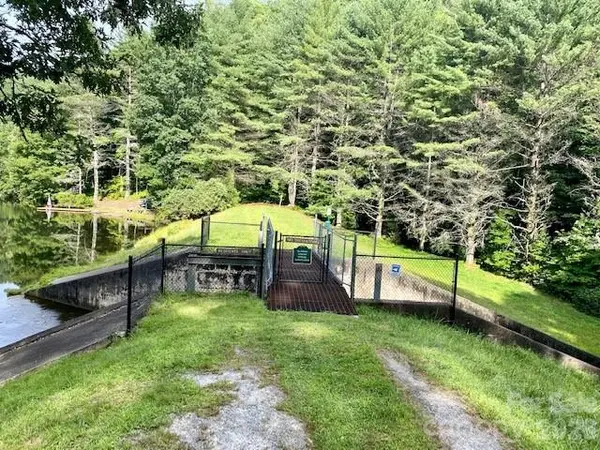 99999 Galax LN #B-12, Brevard, NC 28712