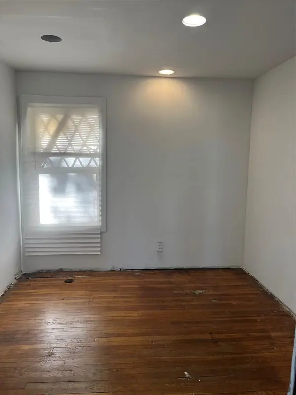 3216 E 21st ST, Kansas City, MO 64127