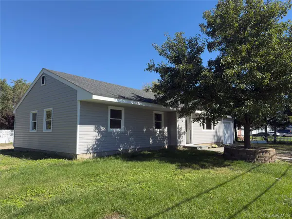 21 Astoria RD, Mastic Beach, NY 11951