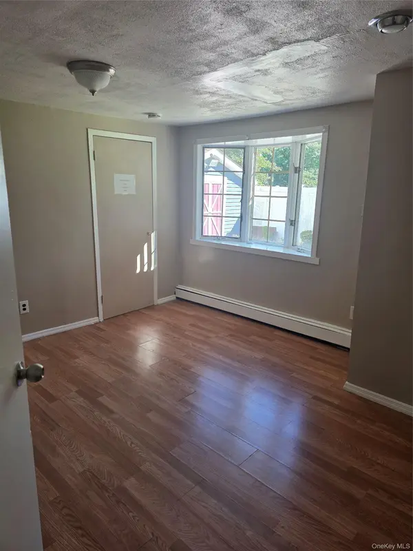 452 Jefferson ST, Massapequa, NY 11758