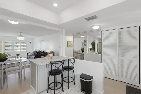 4550 COVE CIR #808, St Petersburg, FL 33708