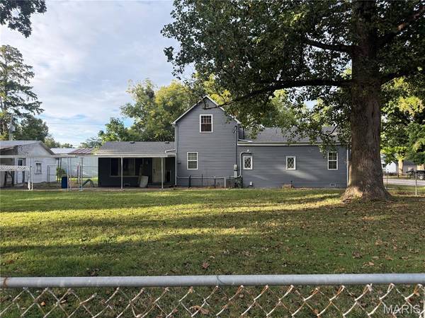 2120 S 3rd ST, Fayetteville, IL 62258