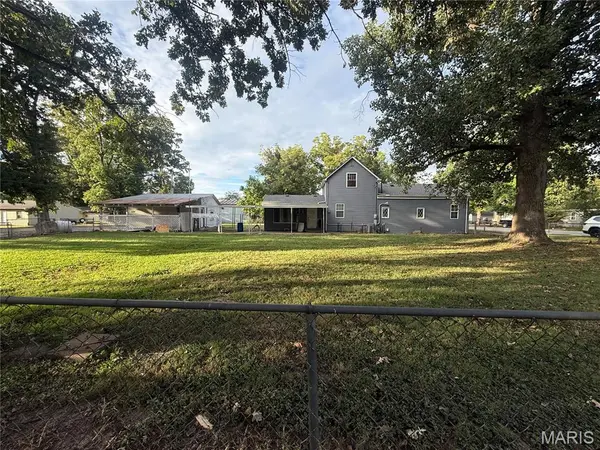 2120 S 3rd ST, Fayetteville, IL 62258