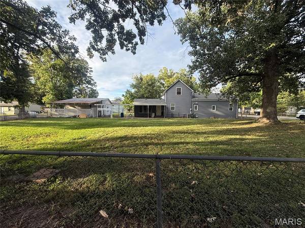 2120 S 3rd ST, Fayetteville, IL 62258