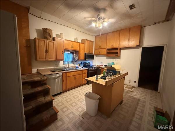 2120 S 3rd ST, Fayetteville, IL 62258