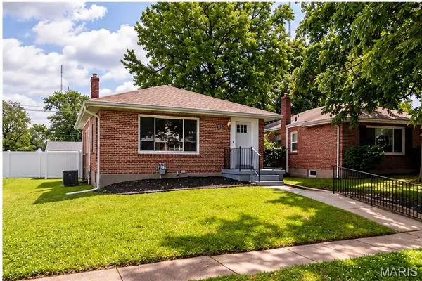 7912 Pembroke DR, Affton, MO 63123