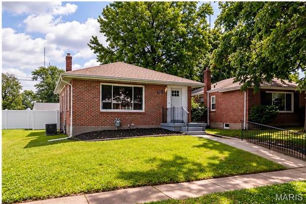 7912 Pembroke DR, Affton, MO 63123