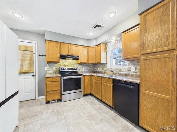56 Saint Johns CT, Perryville, MO 63775