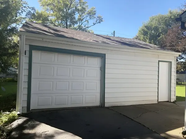 1417 Walnut DR, Woodstock, IL 60098