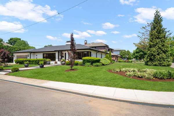 6600 N Kenton AVE, Lincolnwood, IL 60712