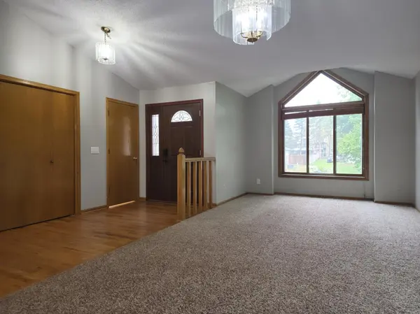 1621 Knox CIR, Burnsville, MN 55337