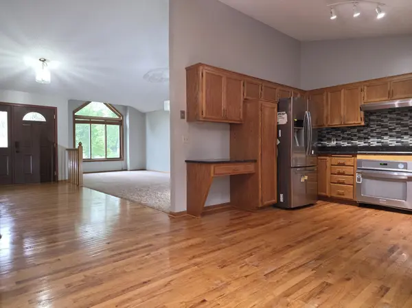 1621 Knox CIR, Burnsville, MN 55337