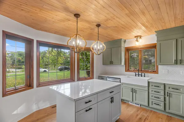 202 Robert ST, Mahtomedi, MN 55115
