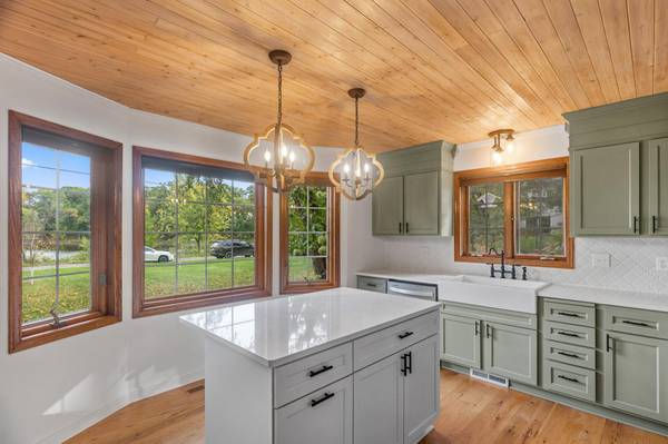 202 Robert ST, Mahtomedi, MN 55115